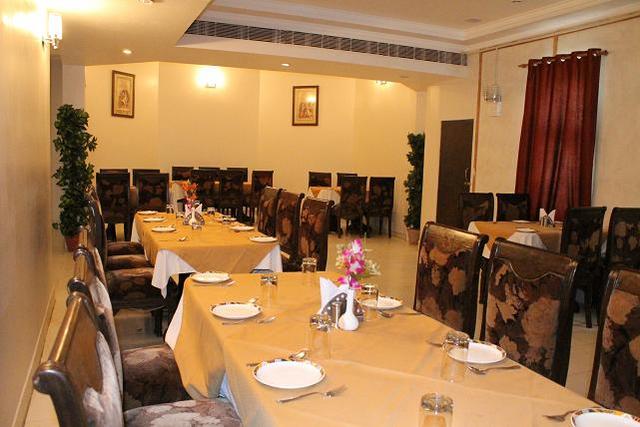 Duke Palace Hotel Mathura Restaurant